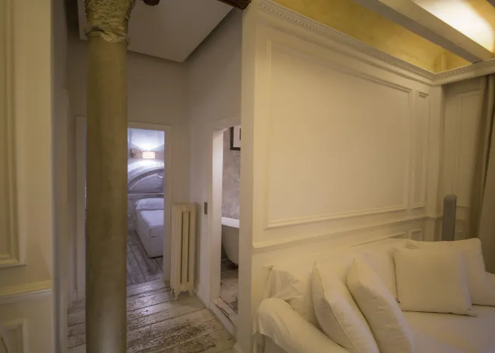 White By Mmega * Флоренция