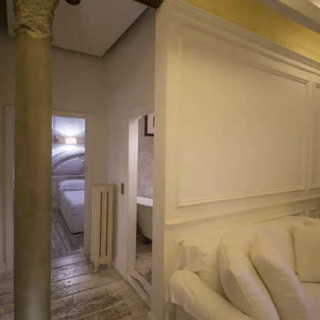 White By Mmega * Florence