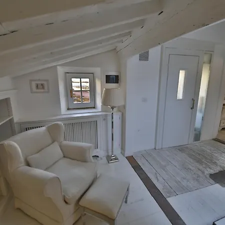 Apartment White By Mmega